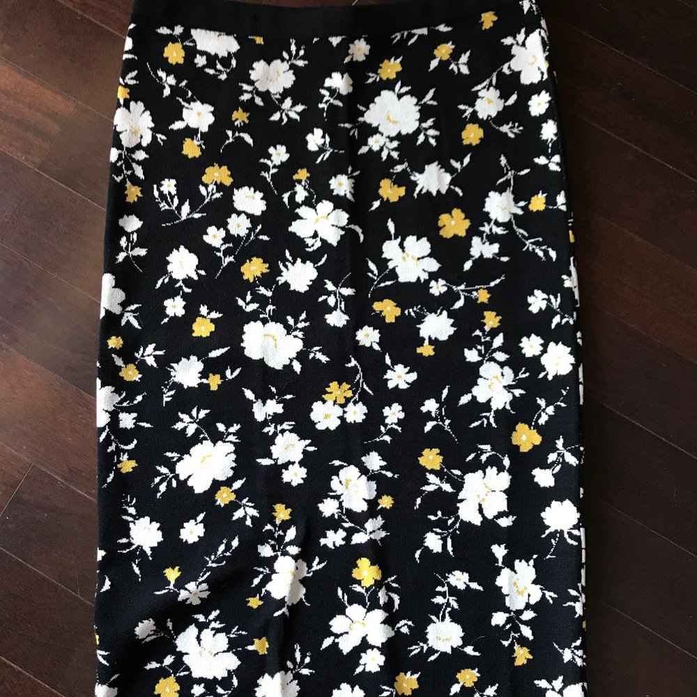 Ann Taylor Floral Knit Skirt Size Medium NWT